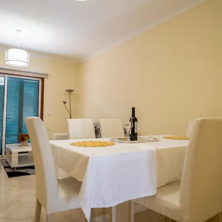 Forum Madeira Ajuda Apartment